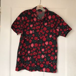 Rose patterned collared short sleeve shirt
